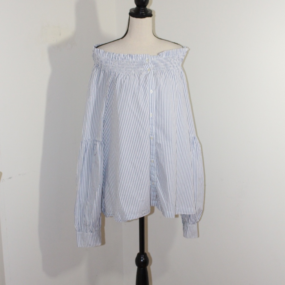 Gap, long sleeves off the shoulder button down top